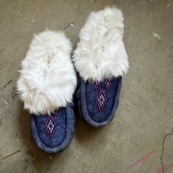 Vintage  Beaded Moccasins Minnetonka Handmade Rabbit Fur - Picture 2 of 7